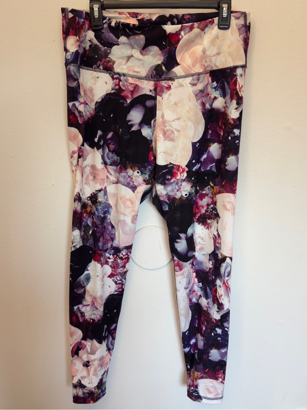 Old Navy Active Go-Dry Floral Leggings Women XL Purple Pink Yoga Pants Fitted